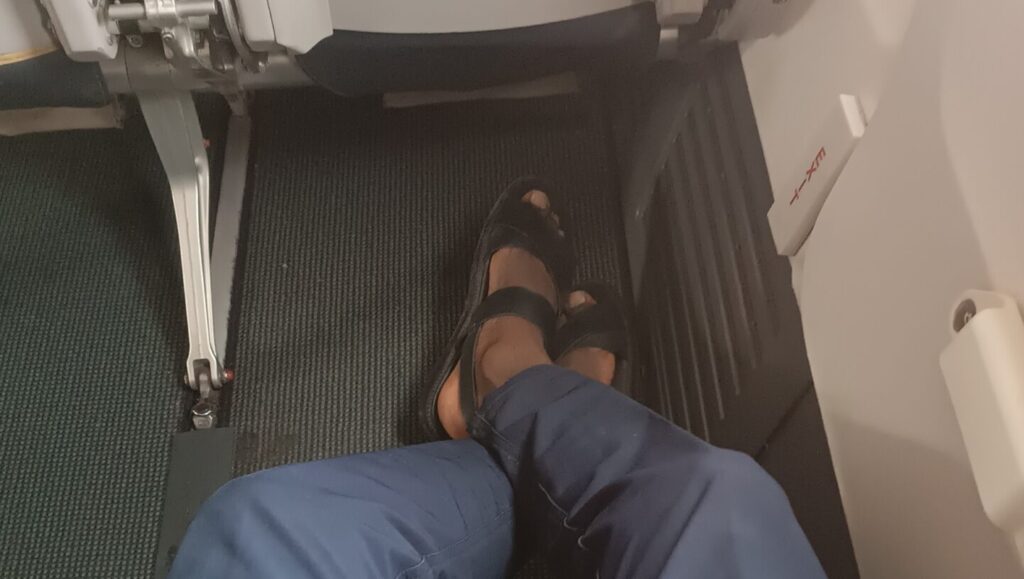 how to get extra legroom seats for free on a plane